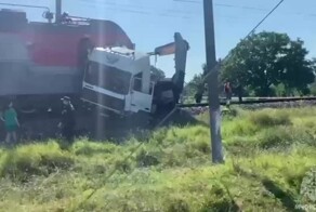 В Северной Осетии столкнулись фура с пивом и пассажирский поезд Москва-Владикавказ