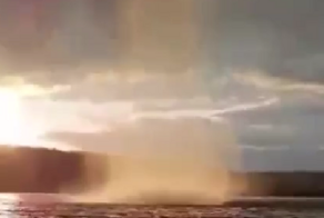 Страшно и красиво: смерч в Пермском крае попал на видео