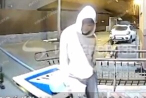 В Челябинске трое подростков украли дорожный знак