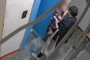 В Тюмени женщина ударила чужого ребенка в подъезде