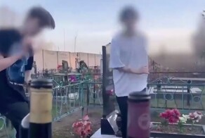 Пьяные подростки устроили танцы прямо на кладбище