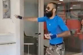 В Ливане мужчина захватил отделение банка, требуя отдать ему заблокированный депозит