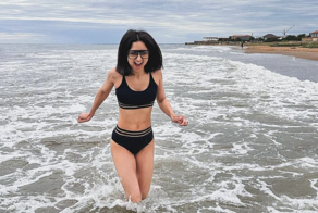 Каспийское море вместо Лазурного берега: фотоподборка с пляжей Махачкалы