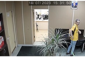В Первоуральске мужчина украл из офиса управляющей компании портрет Владимира Путина