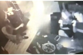 В Барнауле мужчина разбил бутылку об голову посетительницы караоке-клуба