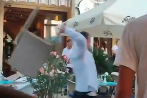 В Черногории пьяные россияне устроили дебошир: их выгнали и избили стульями