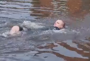 Плывут люди, а рядом машины: Новосибирск ушёл под воду после сильных ливней