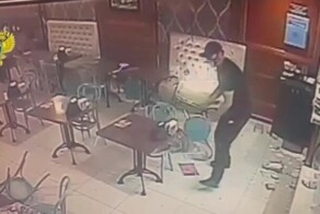 В кофейне на Арбате пьяный мужчина устроил погром