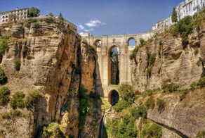 16 поселений, которые основаны в труднодоступных местах