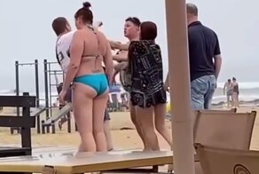 С такой не пропадёшь: бой-баба на пляже во Владивостоке нокаутировала пару отдыхающих