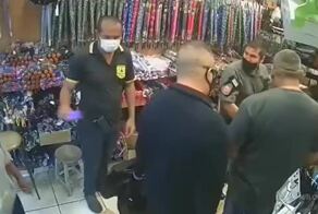 В Мексике бандит попытался обнести магазин средь бела дня