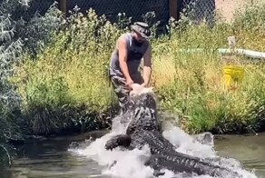 Американец принес аллигатору угощение, но чуть сам не угодил в его пасть