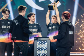 Российская киберспортивная команда стала чемпионом турнира по Dota 2 и выиграла 5 млн долларов