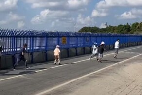 Волна застала зевак врасплох
