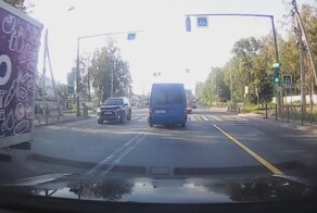 Поплохело? Выехал на встречную полосу и устроил ДТП