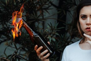 Мобильный терроризм: кто заставляет россиянок совершать поджоги военкоматов