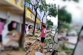 В Китае наводнение смыло из ювелирного магазина украшения на 700 тысяч долларов