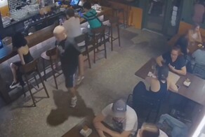 Пьяные воришки украли картину из туалета одного из кафе