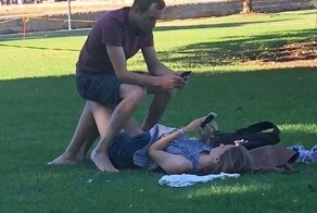 "Ну сфоткай меня!": мужчины, которые готовы ради своих женщина на всё