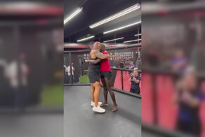 Дуэйн «Скала» Джонсон подарил бойцу UFC дом, когда узнал, что тот живет в зале