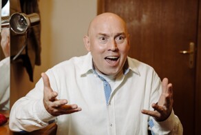 "Какая чушь! Я даже не знаю это человека!": актёр Сухоруков ответил на обвинение Панина* в нетрадиционной сексуальной ориентации