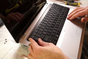 Компьютерного мастера спалили на краже интимных фото с ноутбука клиентки