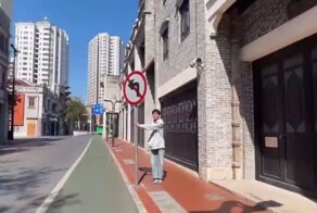 Парень снял тысячи фотокадров для создания залипательного видео в стиле стоп-моушн