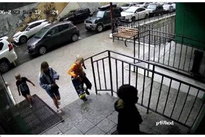 Во Владивостоке дети выкинули скейт с балкона 17 этажа