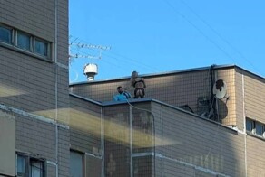 В центре Москвы устроили откровенную фотосессию на крыше многоэтажки