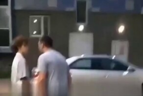 В Петрозаводске мужчина озверел от мата на спортивной площадке и решил наказать подростков