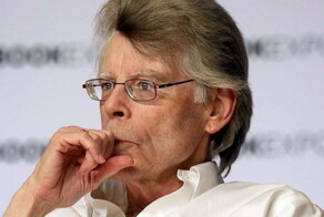 Стивен Кинг и Джоан Роулинг перестали быть самыми продаваемыми авторами в России - их место заняли отечественные писатели