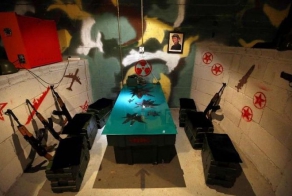 Тематический ресторан в партизанской пещере (13 фото)