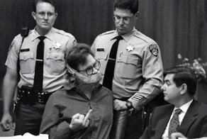 Доведенный до ручки судья приказал заткнуть рот подсудимому: история одной фотографии