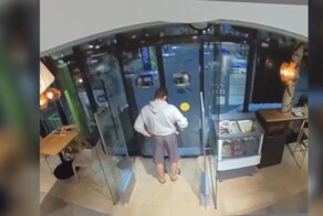 Трое посетителей АЗС подкрепились на автозаправке за счет заведения