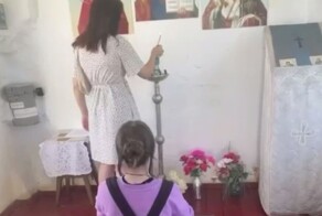 "Слава Аллаху": в часовне Ксении Петербуржской девушка упала на колени и изобразила намаз