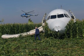 Что стало с экипажем пассажирского самолёта, посадившим лайнер на кукурузном поле в Подмосковье