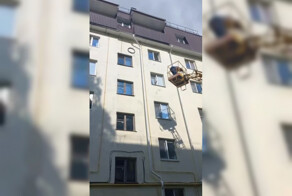 В Йошкар-Оле спасли застрявшего в окне кота