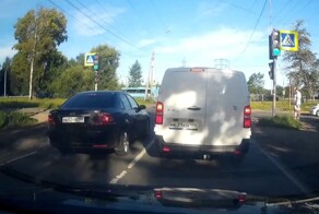 Классическое ДТП с обгоняющим и выезжающим