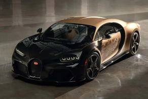 Кузов гиперкара Bugatti Chiron 2 года украшали эскизами машин разных лет