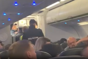 Авиадебошир вынудил пилота экстренно посадить самолёт в Красноярске