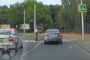 Бесконечная история про электросамокат и пешеходный переход