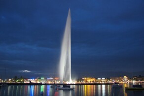 В Женеве госпитализировали мужчину, который засунул голову под струю 140-метрового фонтана Jet d’Eau