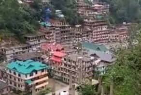 Здания с рабочими обрушились после оползня в индийском Химачал-Прадеше