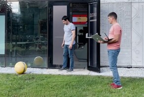 В Москве тестируют нового робота-доставщика в виде Колобка