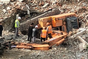 В Москве экскаватор провалился в бомбоубежище