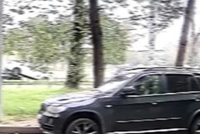 Давай подсажу: припаркованную машину ударом забросили на соседнюю в Петербурге