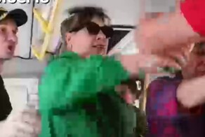 Незакрытое пиво стало причиной драки пассажиров в маршрутке