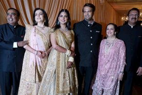 Как живёт самая богатая семья в Индии