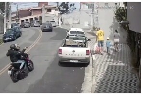 Короткий разговор бразильского полицейского с грабителями 