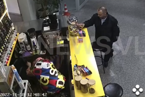 В Находке майор полиции украл в кафе 4 плитки шоколада